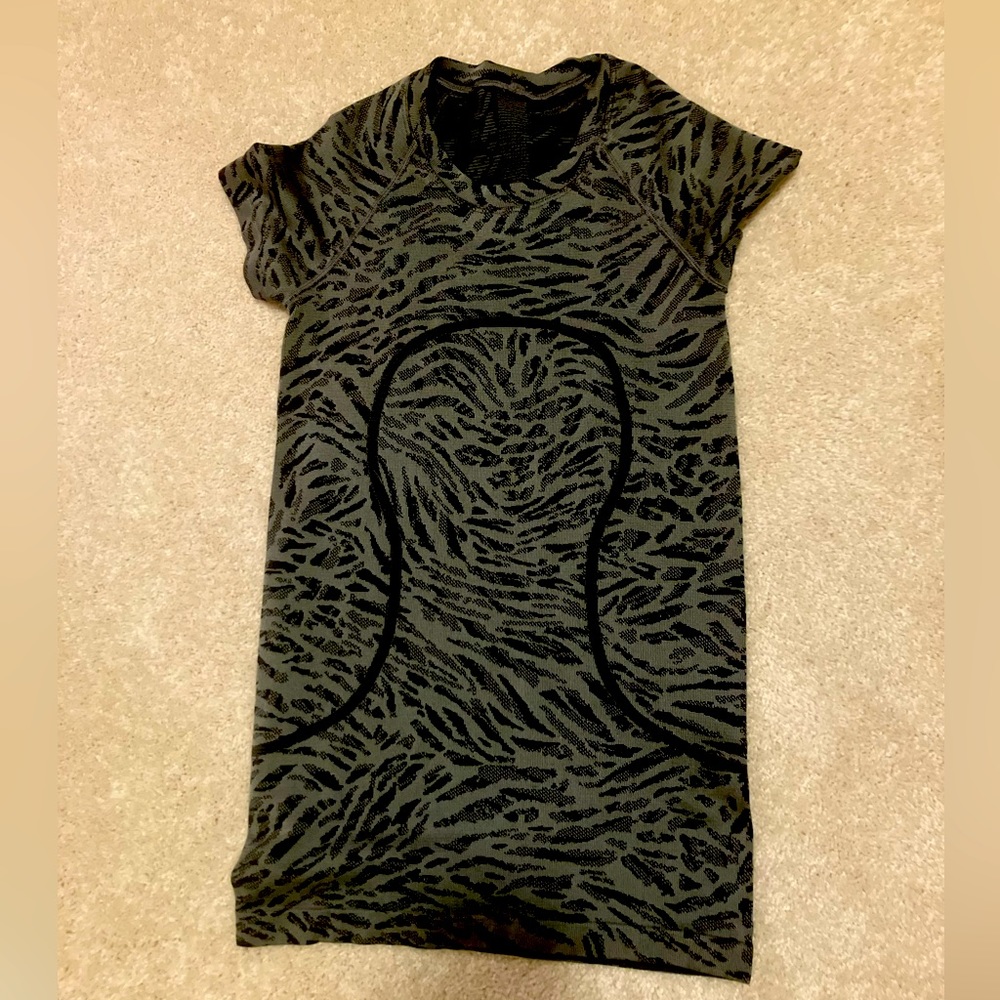 Lululemon animal print tee